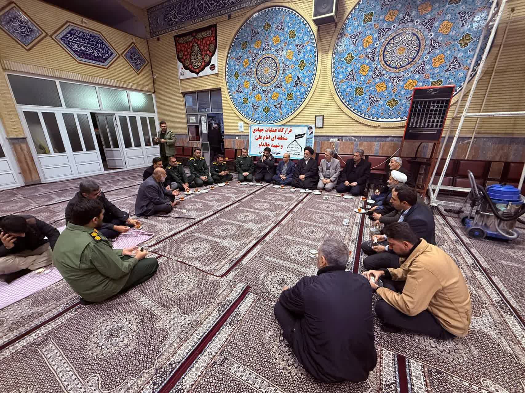 آیین توزیع اقلام شب یلدا بین خانواده های نیازمند توسط قرارگاه عملیات جهادی منطقه ای امام علی(ع)و مسجد فاطمه الزهرا(س)برگزار شد