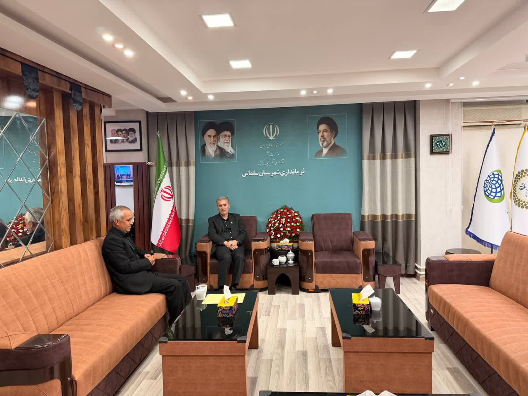 🔹رئیس دانشگاه پیام‌نور مرکز سلماس با حضور در فرمانداری، با علی علائی فرماندار شهرستان سلماس دیدار و درباره مهم‌ترین مسائل، برنامه‌ها و نیازهای این مرکز دانشگاهی گفت‌وگو کرد.