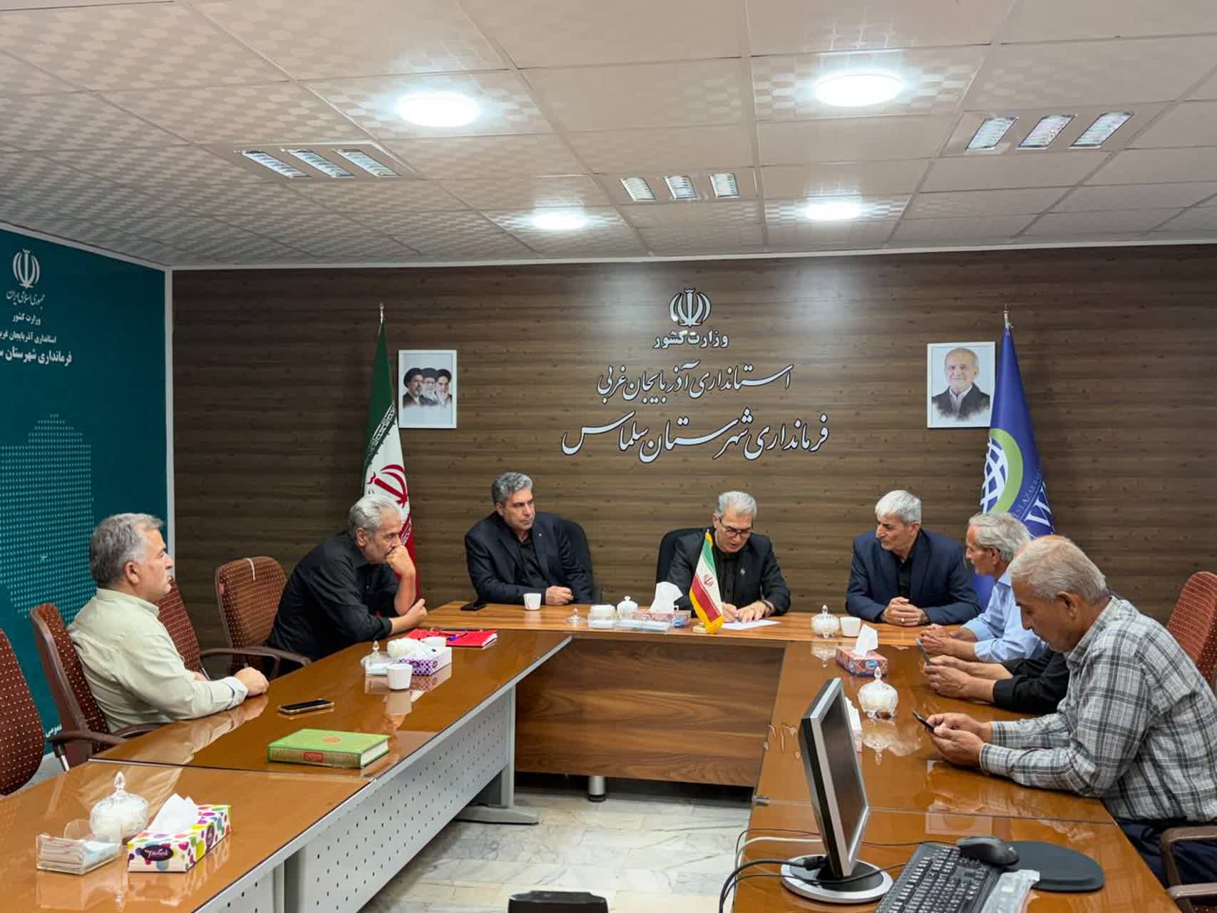 🔹جلسه بررسی و رفع موانع بازگشایی انتهای خیابان خرمشهر سلماس به پیشنهاد فرماندار شهرستان و با هدف حل مشکل ترافیکی و روان‌سازی تردد شهروندان برگزار شد.