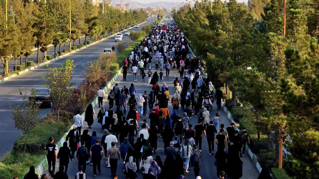 📷همایش بزرگ پیاده‌روی خانوادگی در سلماس برگزار شد