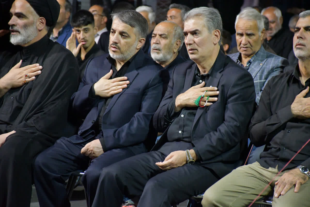 حضور حماسی فرماندار سلماس در اجتماع مردمی حمایت از اقتدار نیروهای مسلح و دفاع از ایران اسلامی در شب دوم محرم