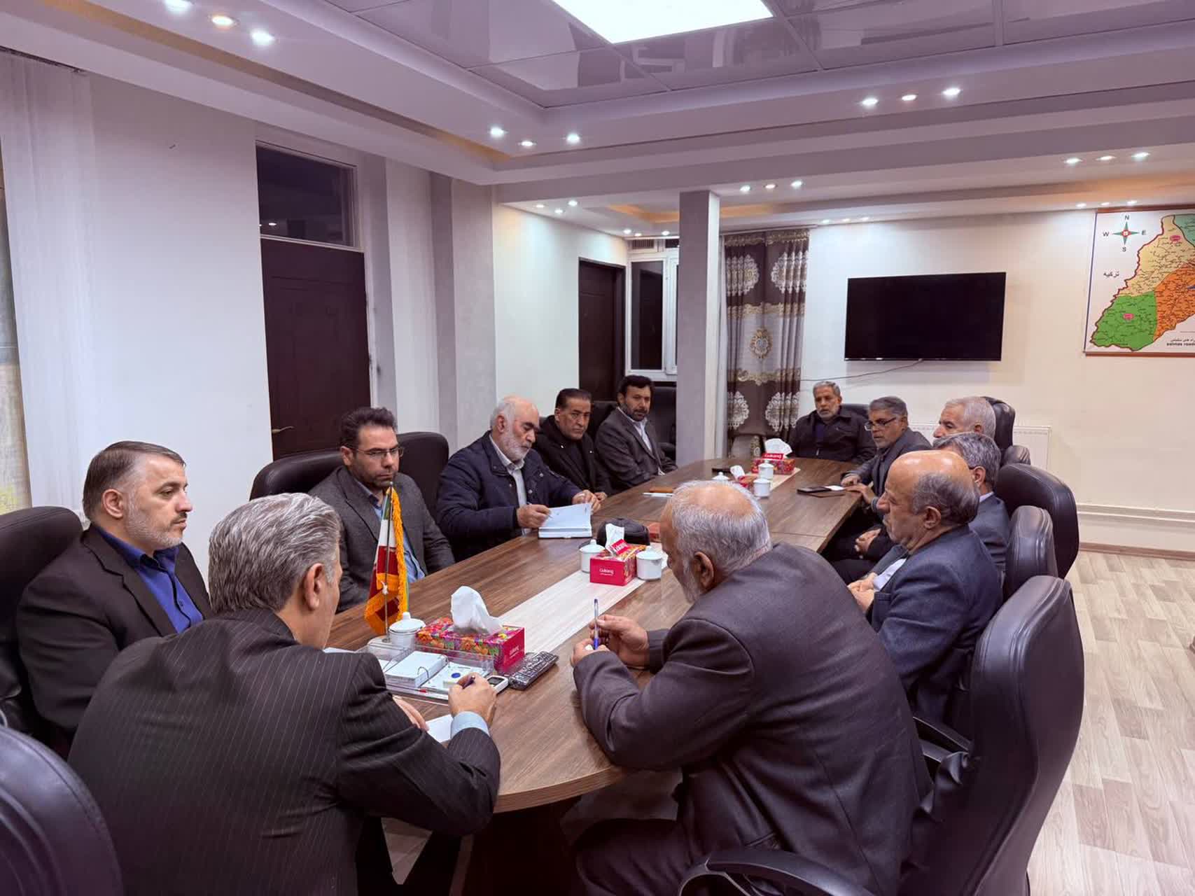 دیدار فرماندار و فرمانده سپاه پاسداران انقلاب اسلامی شهرستان سلماس با یادگاران جبهه و جنگ