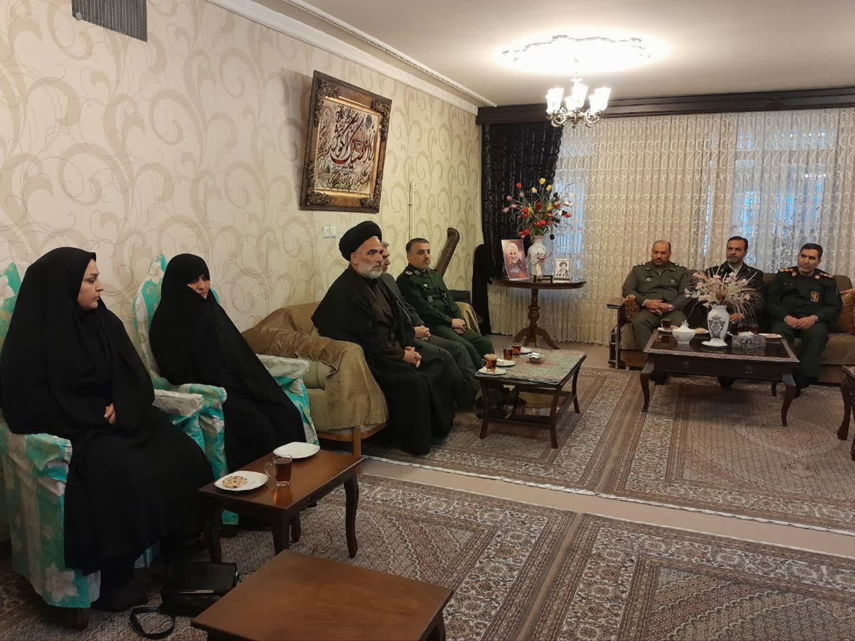 دیدار مسئولان سلماس با خانواده شهید غلامرضا طالعی به مناسبت هفته بسیج