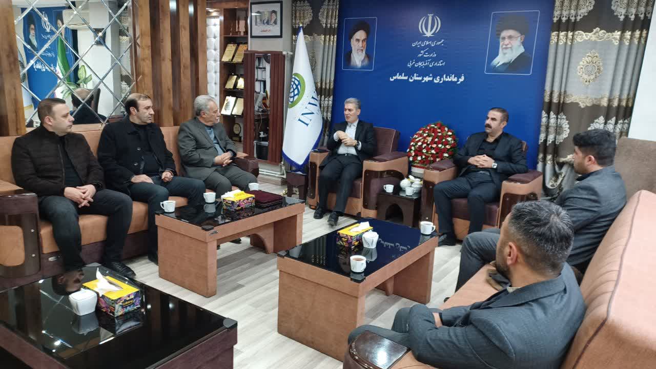 تجلیل مدیرعامل و اعضای مؤسسه «صدای انسانیت» از فرماندار جانباز شهرستان سلماس ‌