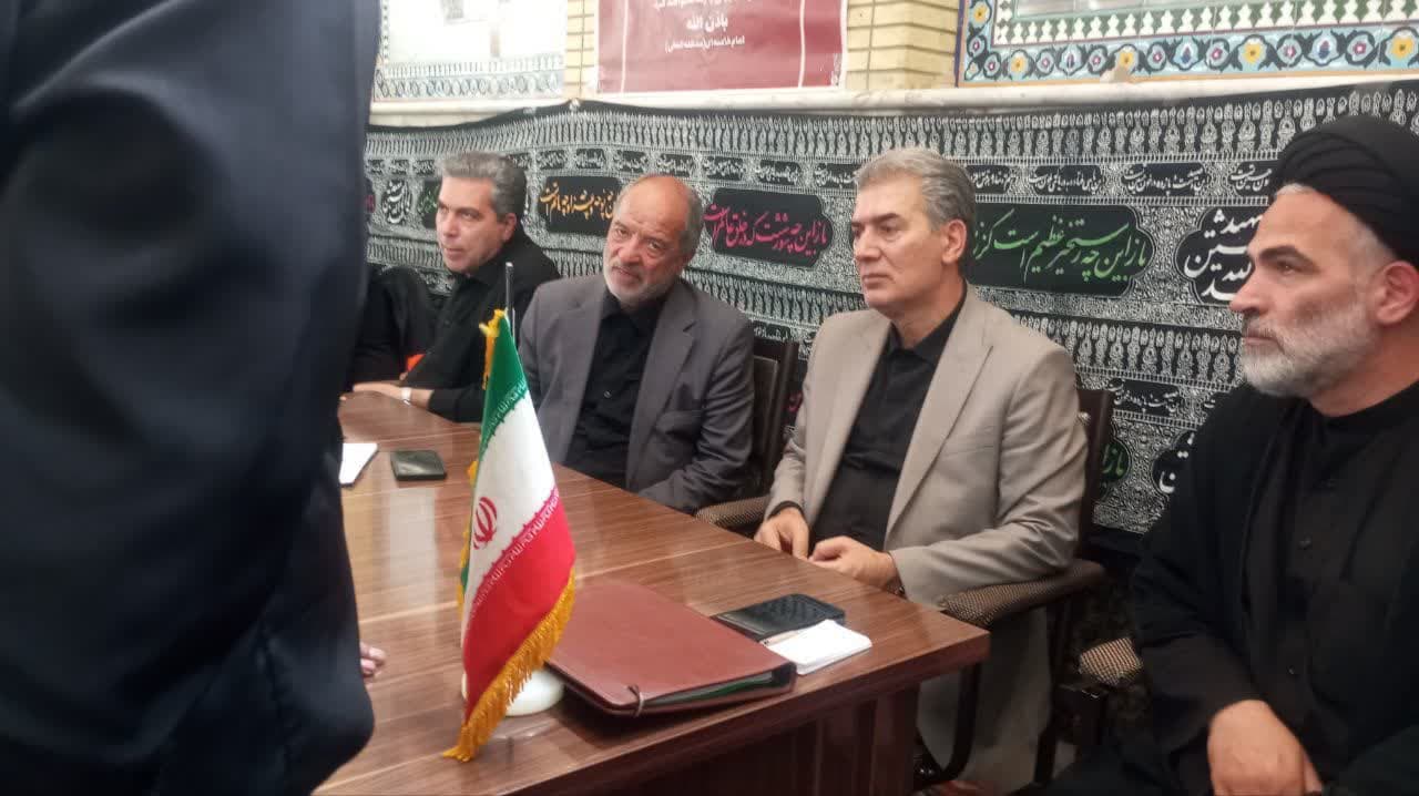 میز خدمت با حضور مسئولین در مصلی امام خمینی (ره) سلماس برگزار شد