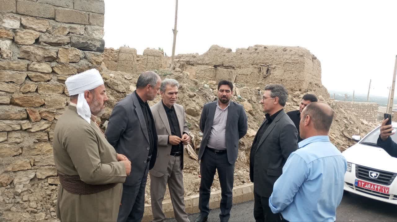 بازدید میدانی فرماندار و نماینده سلماس از طرح‌های بنیاد مسکن و پروژه‌های آسفالت روستاهای مرکزی و کوهسار