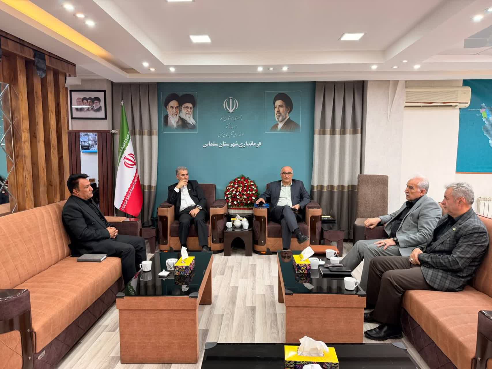 مدیرعامل شرکت گاز آذربایجان غربی با فرماندار شهرستان سلماس دیدار و درباره آخرین اقدامات، عملکرد و پروژه‌های در دست اجرای این شرکت در شهرستان گفت‌وگو کرد.