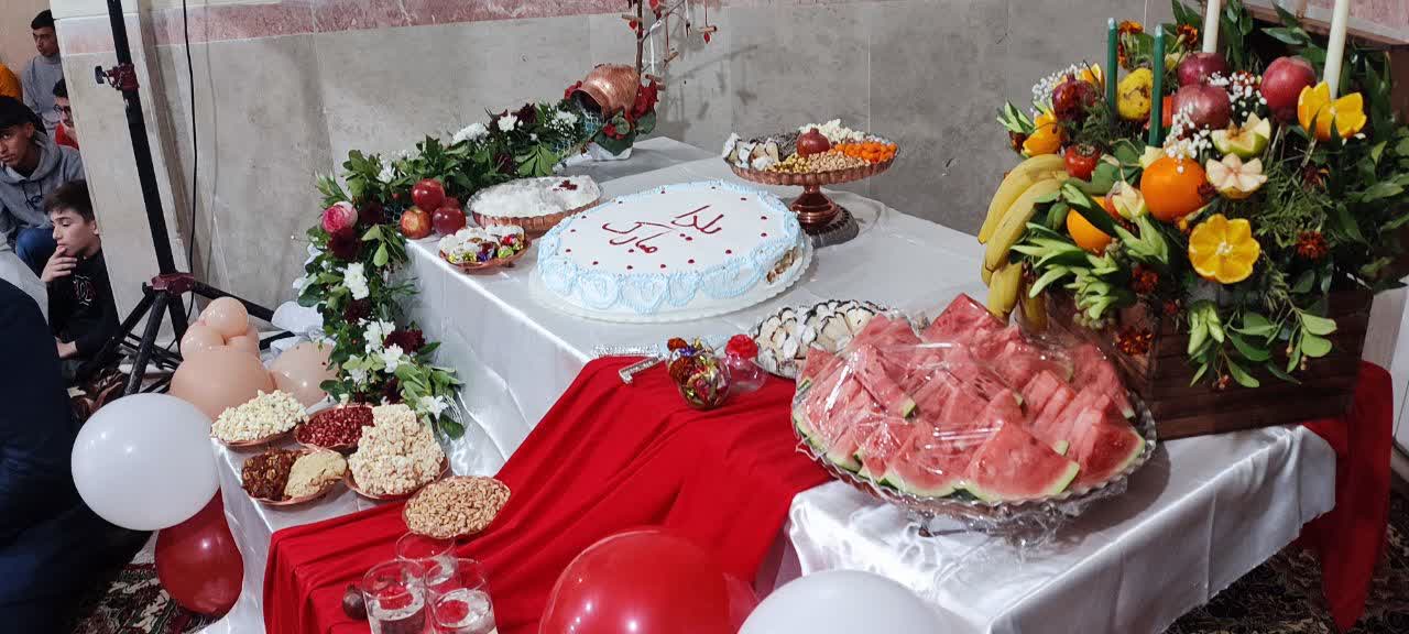 همنشینی یلدایی دانش‌آموزان ابوذر و آغاز توزیع 2000 بسته یلدایی در سلماس