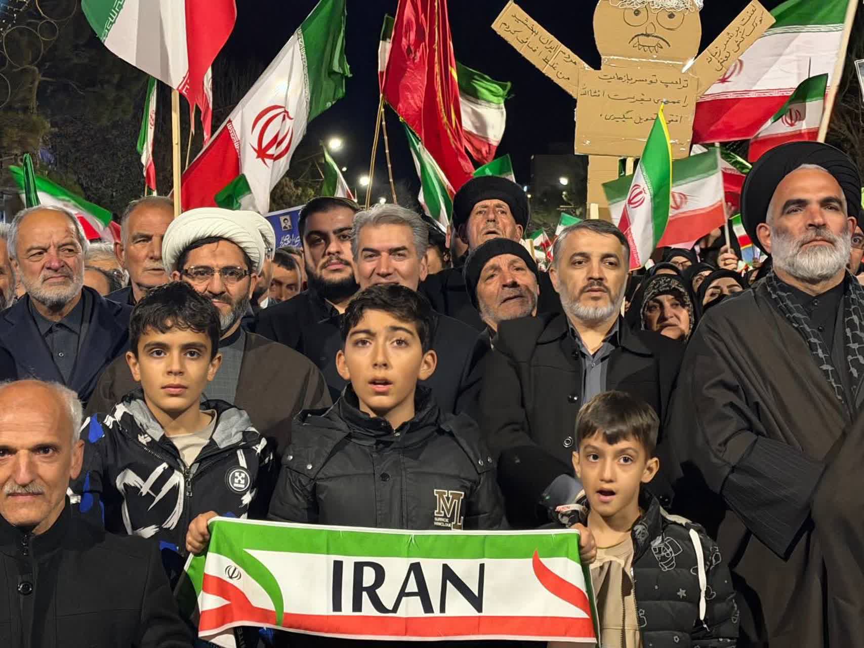 سی‌امین شب مقاومت؛ سلماس همچنان ایستاده است