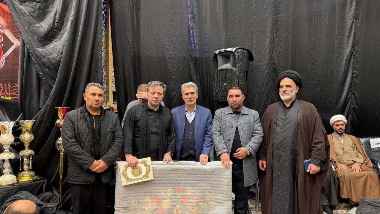 مراسم عزاداری مردم ولایتمدار شهرستان سلماس به‌مناسبت ایام شهادت حضرت زینب کبری (س) با حضور گسترده اقشار مختلف مردم برگزار شد.