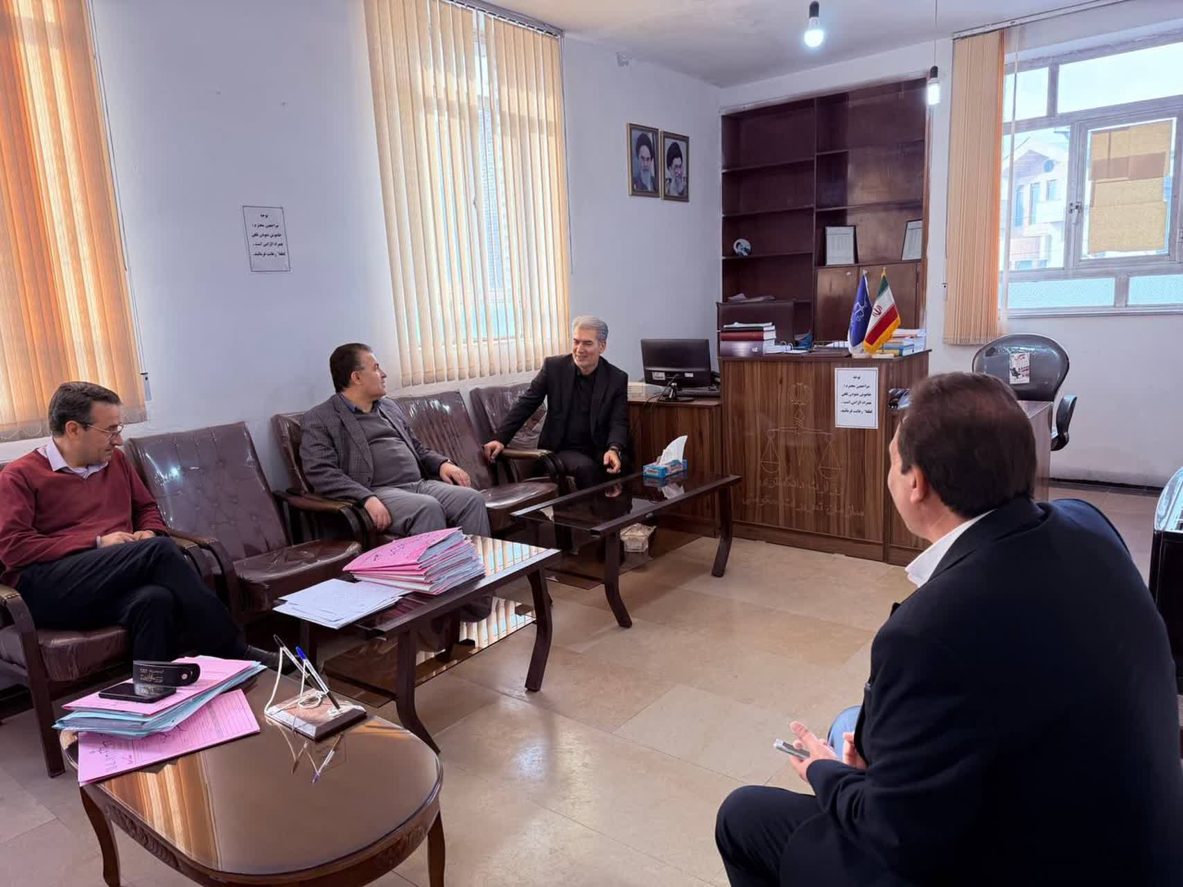 فرماندار شهرستان سلماس به همراه فرمانده سپاه این شهرستان با مدیرکل تعزیرات حکومتی استان دیدار و گفت‌وگو کردند.