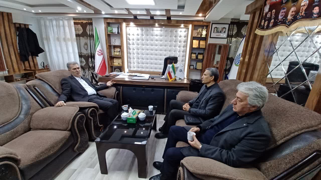 دیدار فرماندار سلماس با هیئت مدیره شهرک‌های صنعتی و بررسی توسعه واحد‌های تولیدی درب سازی