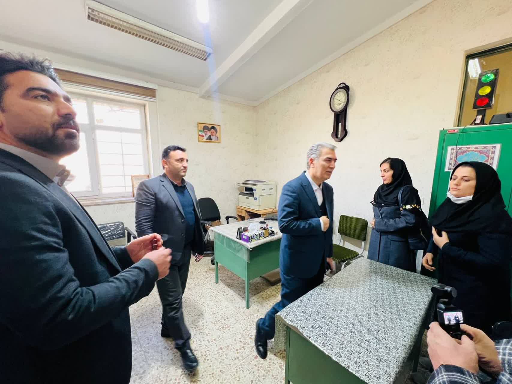 ⭕️ بازدید فرماندار سلماس از مدرسه شش‌کلاسه روستای حمزه‌کندی و دستور برای رفع مشکلات زیرساختی