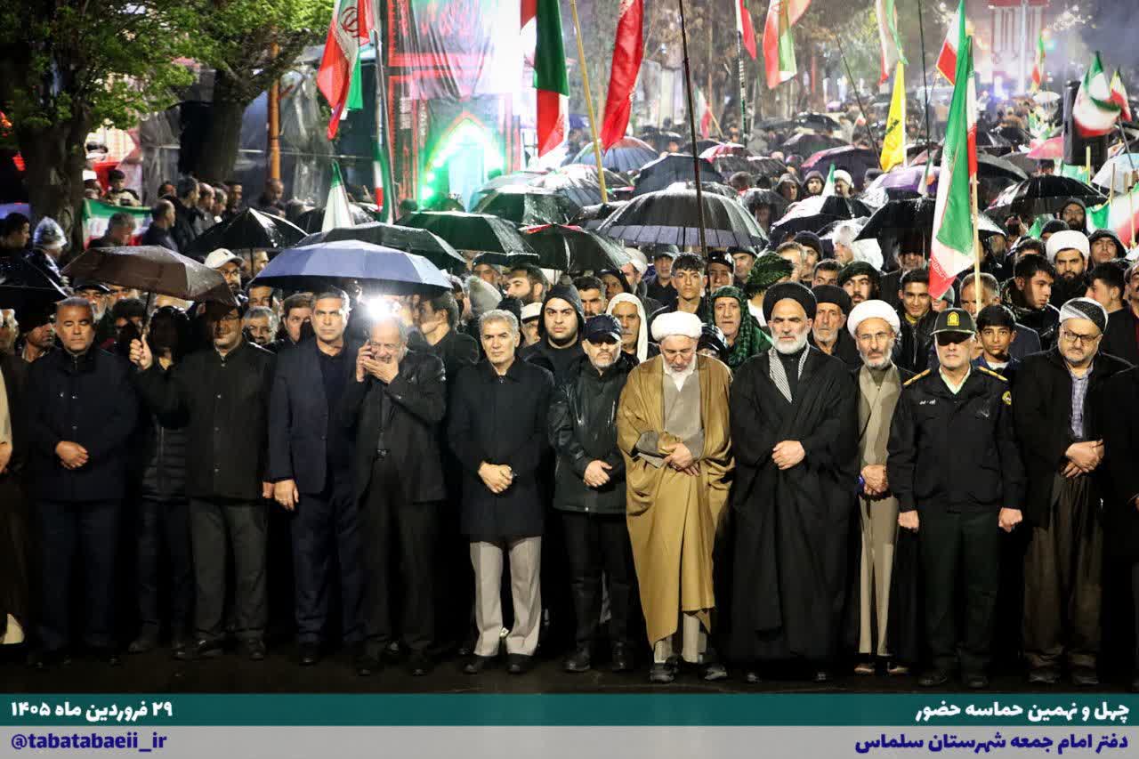 بارش رحمت الهی بر پیکر همبستگی؛ در چهل‌ونهمین شب پیاپی، فرماندار و مسئولان در کنار مردم سلماس با جلوه‌ای متفاوت برگزار شد