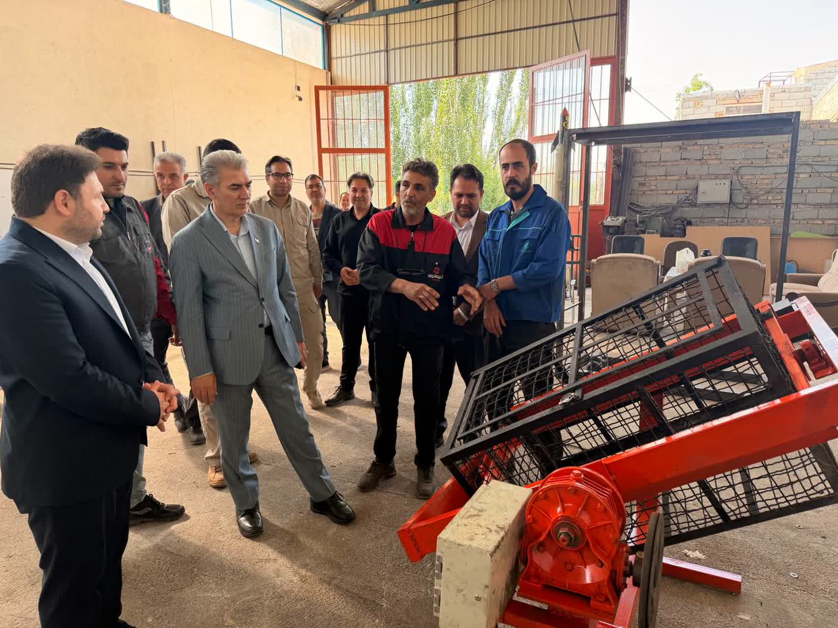 بازدید فرماندار سلماس از دو واحد تولیدی در راستای رفع موانع تولید