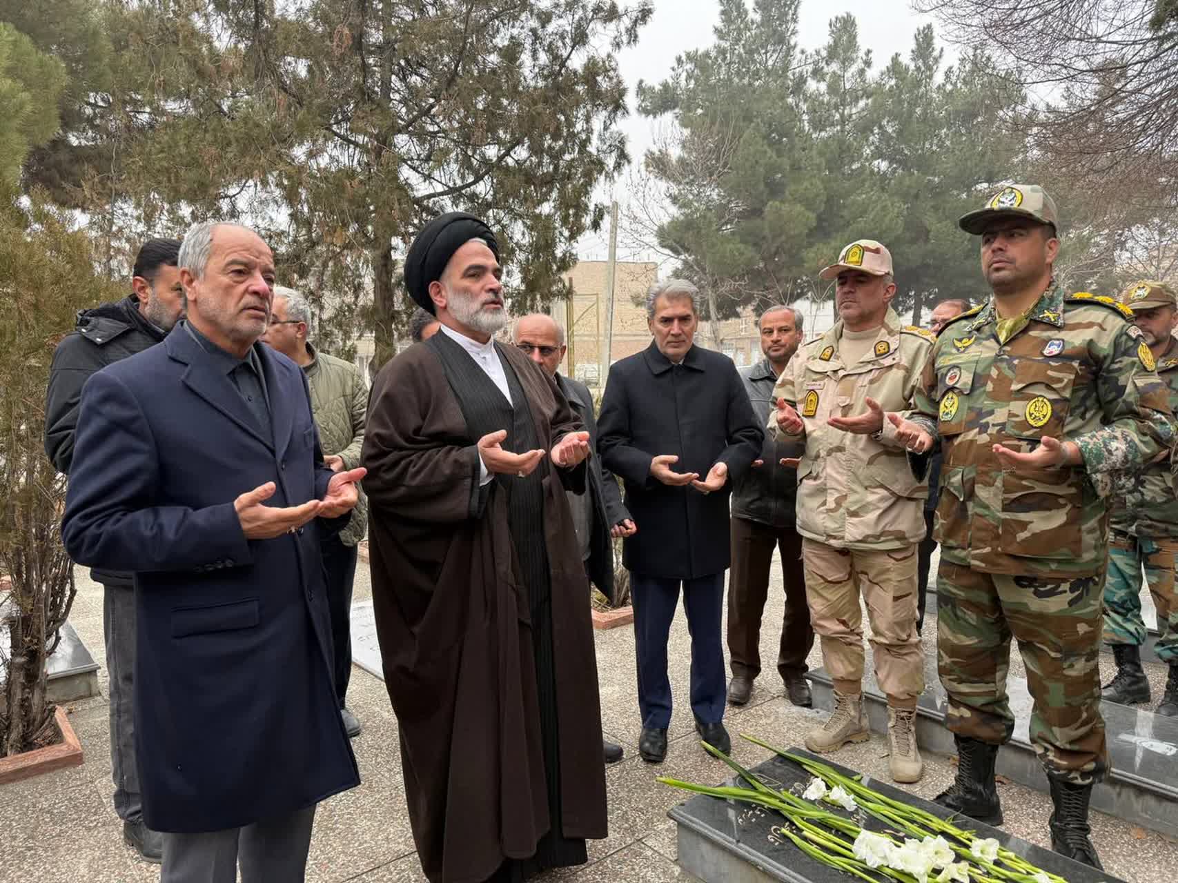 مراسم عطر‌افشانی قبور مطهر شهدا و گرامیداشت یاد و خاطره شهدای غریب اسارت سلماس برگزار شد.