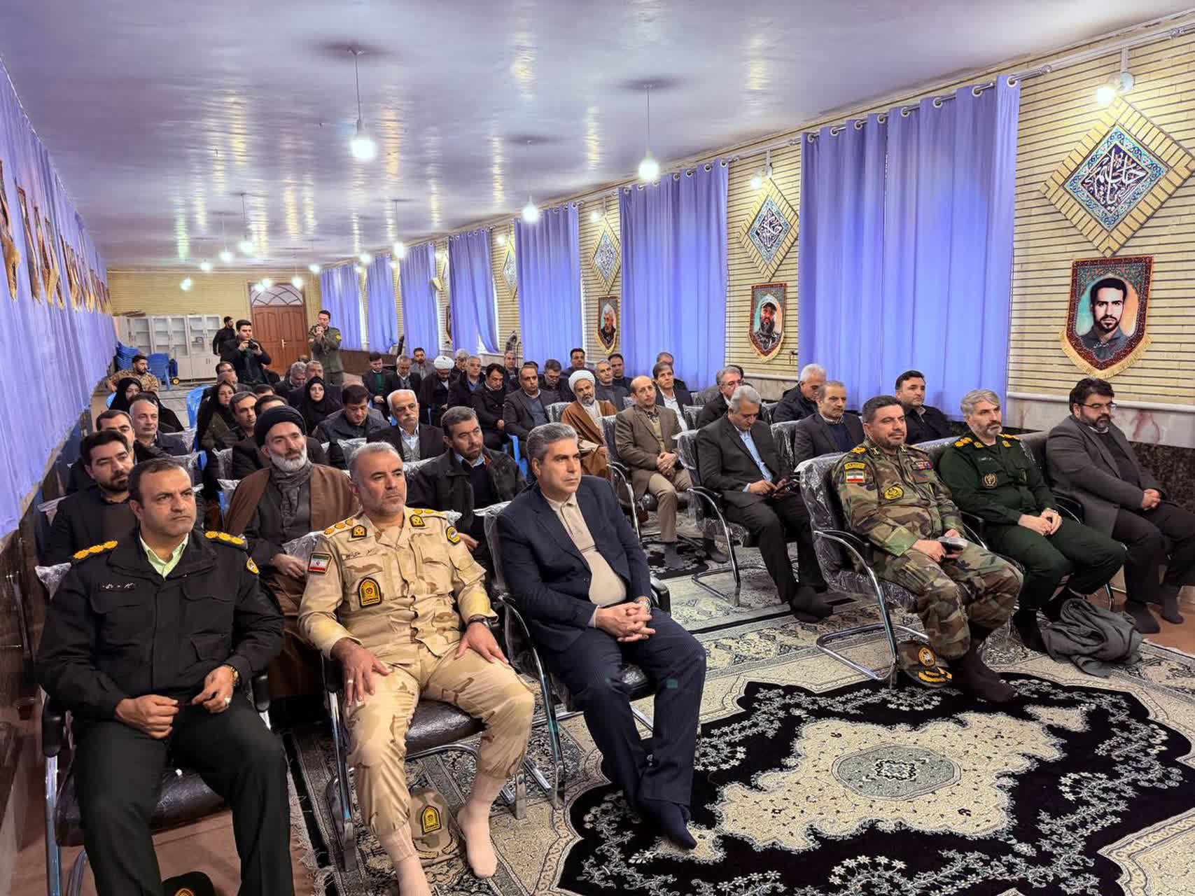 دیدار اعضای شورای تأمین و اداری شهرستان سلماس با امام جمعه محترم شهرستان بمناسبت آغاز دهه فجر انقلاب اسلامی