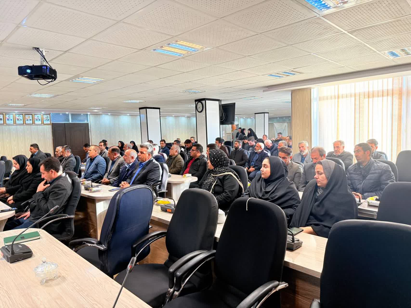 کاروان ترویج بهره‌وری کشاورزی شهرستان سلماس به مناسبت روز جهانی خاک، به ریاست علی علائی فرماندار سلماس و با حضور اعضای ستاد مربوطه برگزار شد.