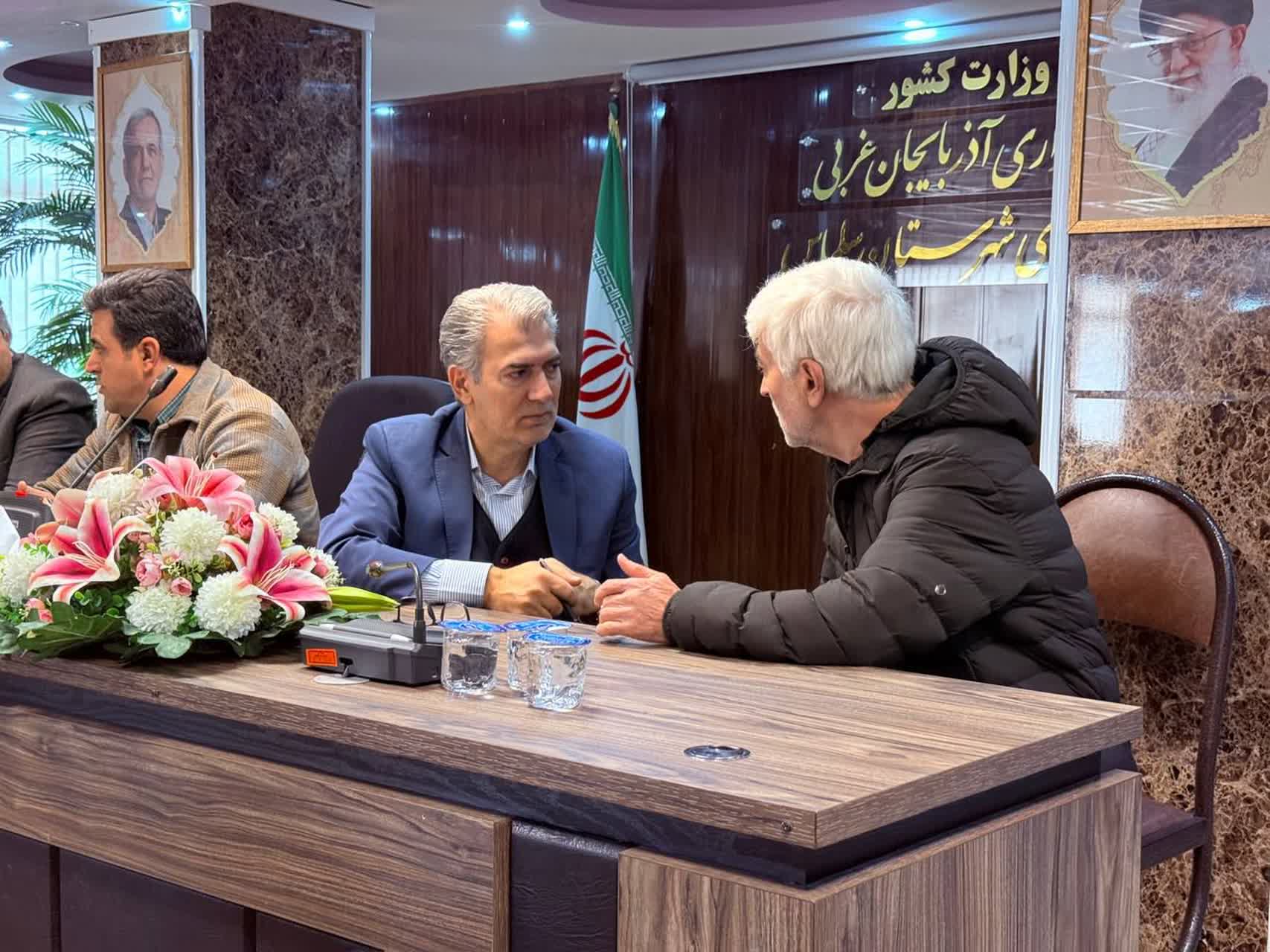 دیدار چهره‌به‌چهره فرماندار سلماس باشهروندان