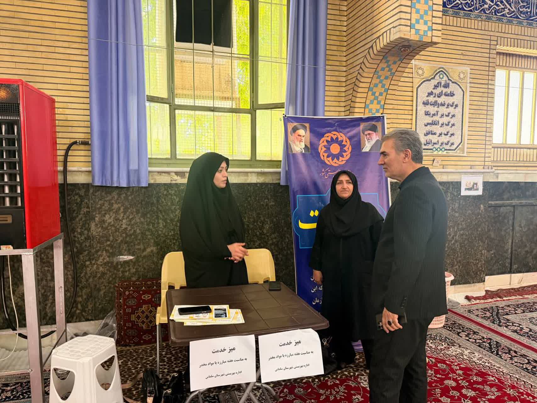 🔹 علی علائی فرماندار شهرستان با حضور در مصلای امام خمینی (ره) و همزمان با برگزاری آیین عبادی ـ سیاسی نماز جمعه، از میزهای ارتباطات مردمی دستگاه‌های اجرایی بازدید کرد.