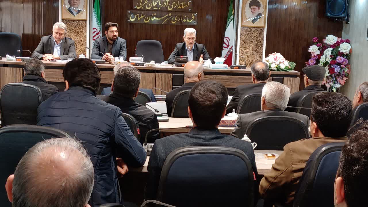 نشست صمیمی علی علائی فرماندار شهرستان سلماس با جمعی از همکاران بازنشسته و کارکنان فرمانداری برگزار شد