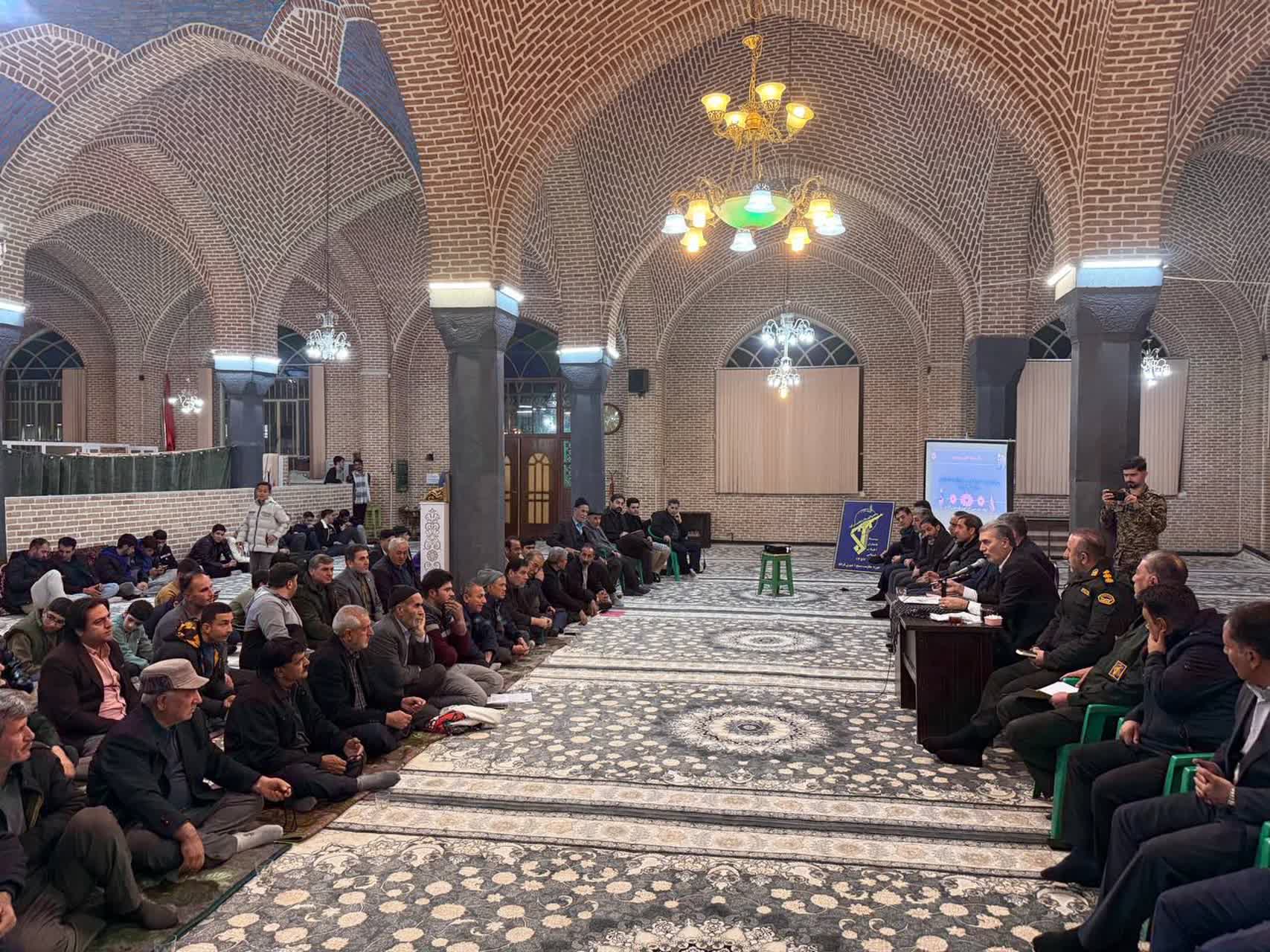 🔰 برگزاری میز خدمت جهادی در سلماس با حضور فرماندار و پاسخگویی مستقیم به مطالبات مردمی