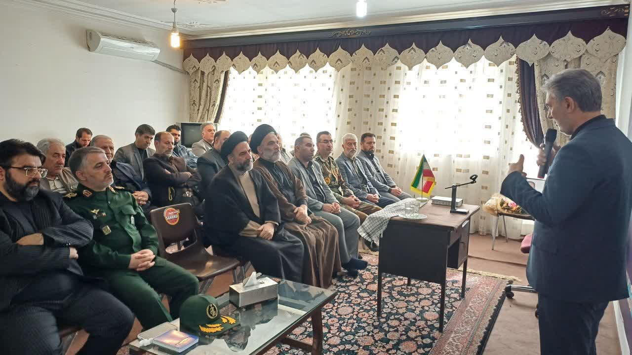 وحدت زیر سایه ولایت   اهمیت حفظ وحدت مردم و پایبندی به ولایت باید در راس امور مسولان باشد