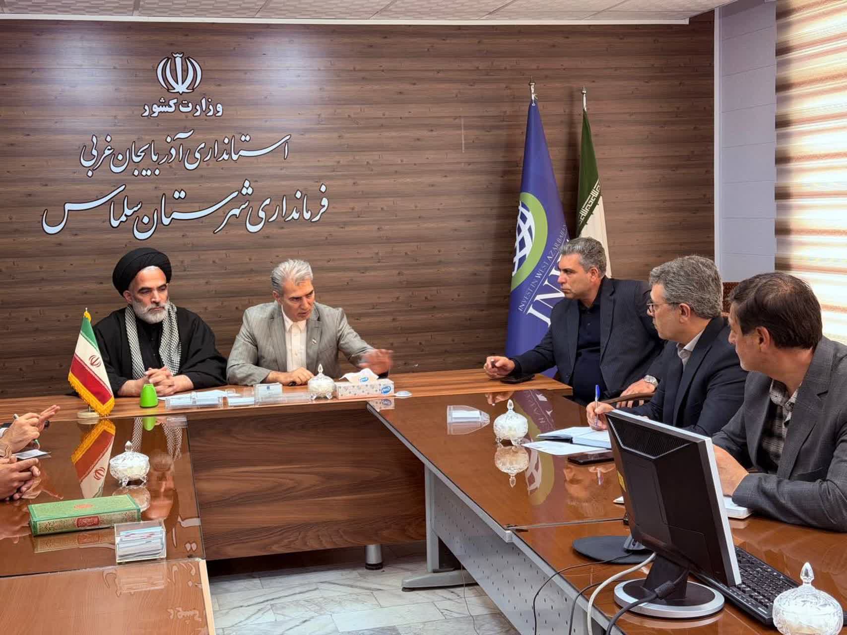 جلسه ساخت واحدهای آسیب‌دیده از جنگ در شهرستان سلماس با حضور فرماندار، امام جمعه و روسای ادارات خدمات‌رسان برگزار شد و در آن بر تسریع در روند بازسازی و آغاز عملیات اجرایی از 31 فروردین تأکید شد.