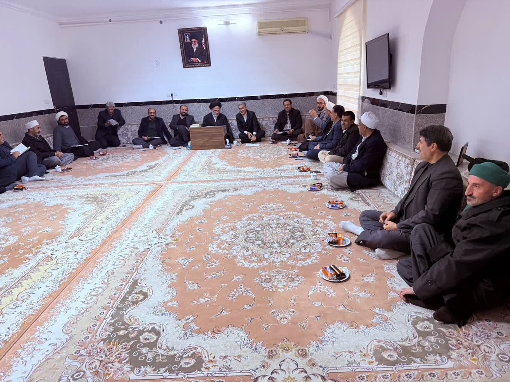 شست هم‌اندیشی مدیران کانون‌های فرهنگی و هنری مساجد شهرستان سلماس با حضور فرماندار سلماس، امام جمعه، رئیس کانون‌های فرهنگی و هنری مساجد استان و جمعی از مدیران کانون‌ها برگزار شد.