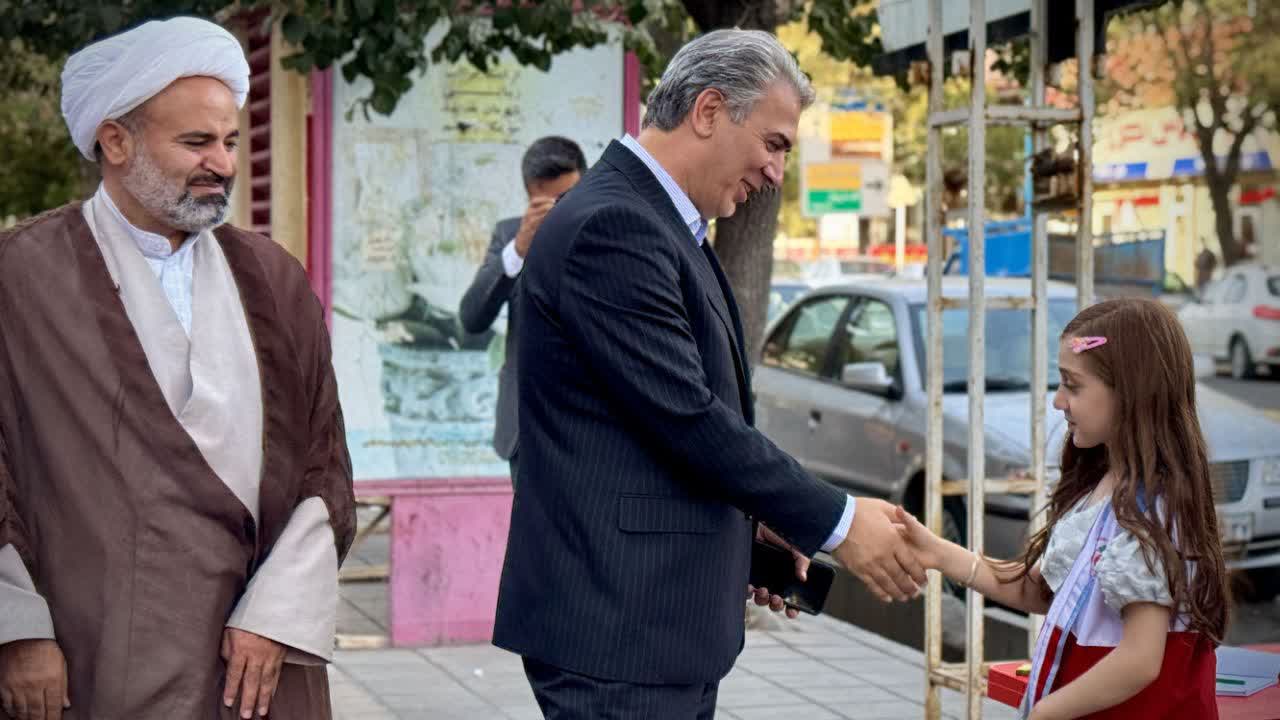 افتتاح این نمایشگاه با حضور علی علائی فرماندار محترم شهرستان سلماس برگزار شد.