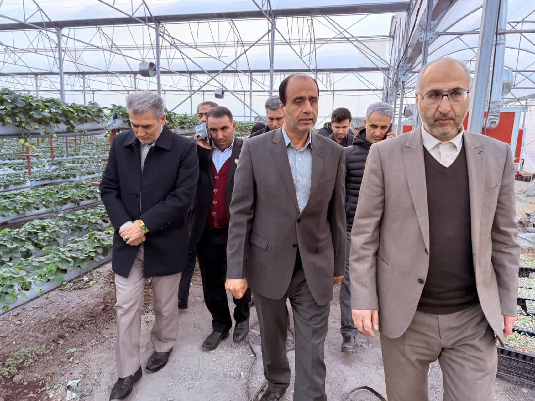 رئیس سازمان بازرسی استان آذربایجان غربی به‌همراه فرماندار شهرستان سلماس، نماینده مردم سلماس در مجلس شورای اسلامی، دادستان و جمعی از مدیران کل دستگاه‌های اجرایی استان از شهرک گلخانه‌ای شهرستان سلماس ب