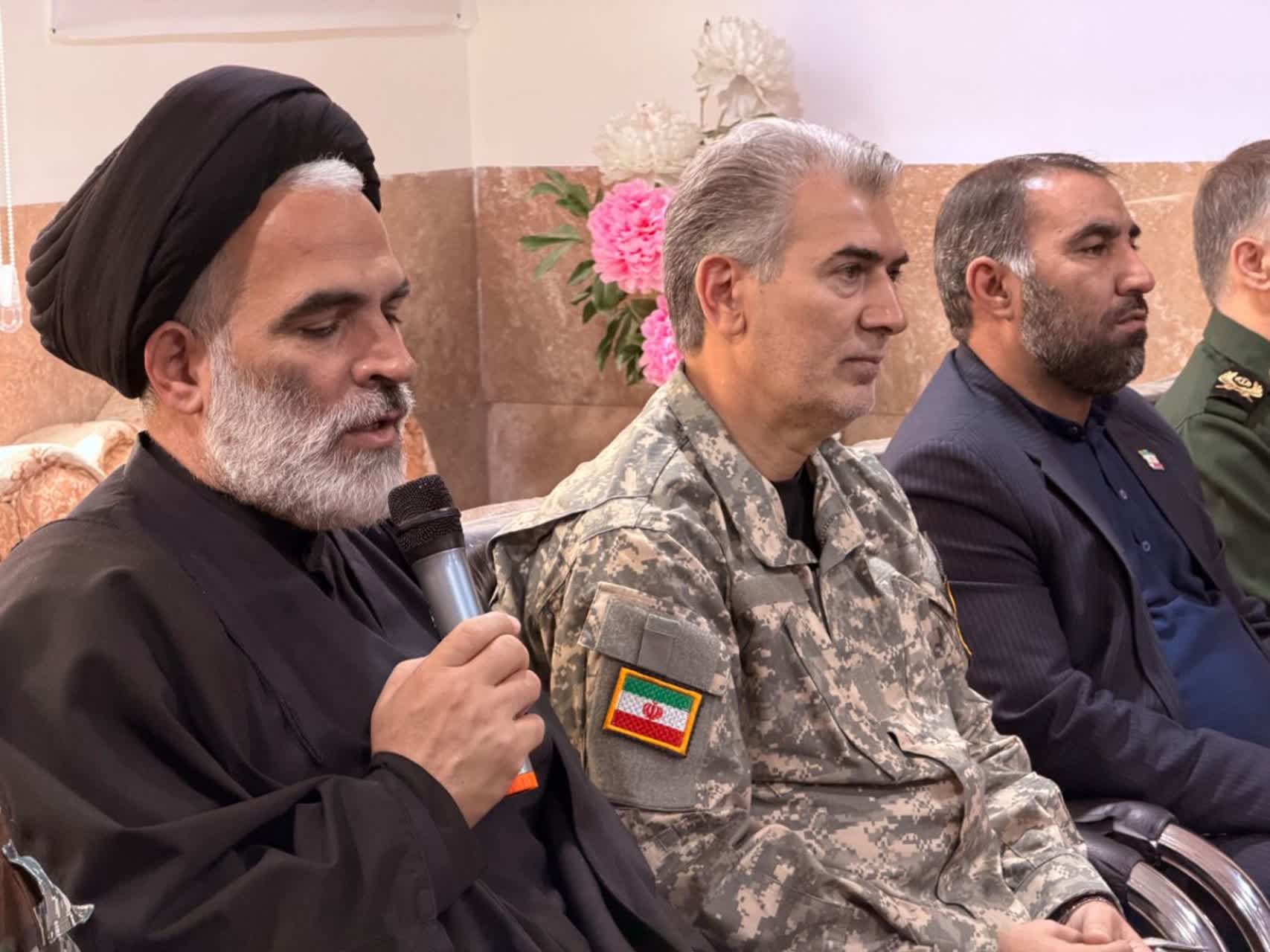 دیدار فرماندار، امام جمعه، نماینده مردم سلماس در مجلس شورای اسلامی و اعضای شورای تأمین و اداری این شهرستان با فرمانده سپاه پاسداران انقلاب اسلامی سلماس به مناسبت سالروز تأسیس سپاه برگزار شد.