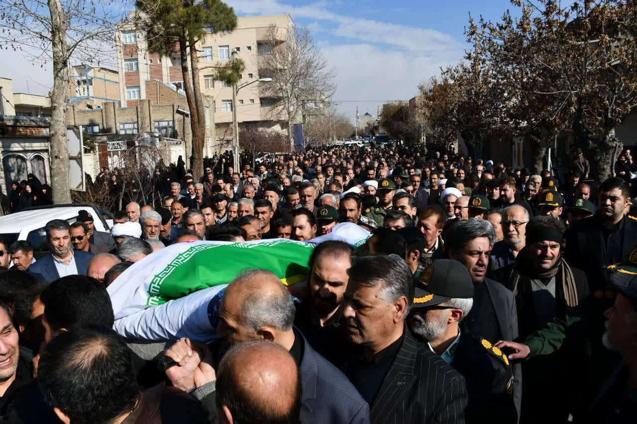 آیین تشییع پیکر مطهر مادر شهیدان ورمزیار با حضور پرشور آحاد مردم شریف شهرستان،خانواده‌های معظم شهدا، ایثارگران و جمعی از مسئولان استانی و شهرستانی برگزار شد و بار دیگر صحنه‌ای از قدرشناسی و وفاداری مر