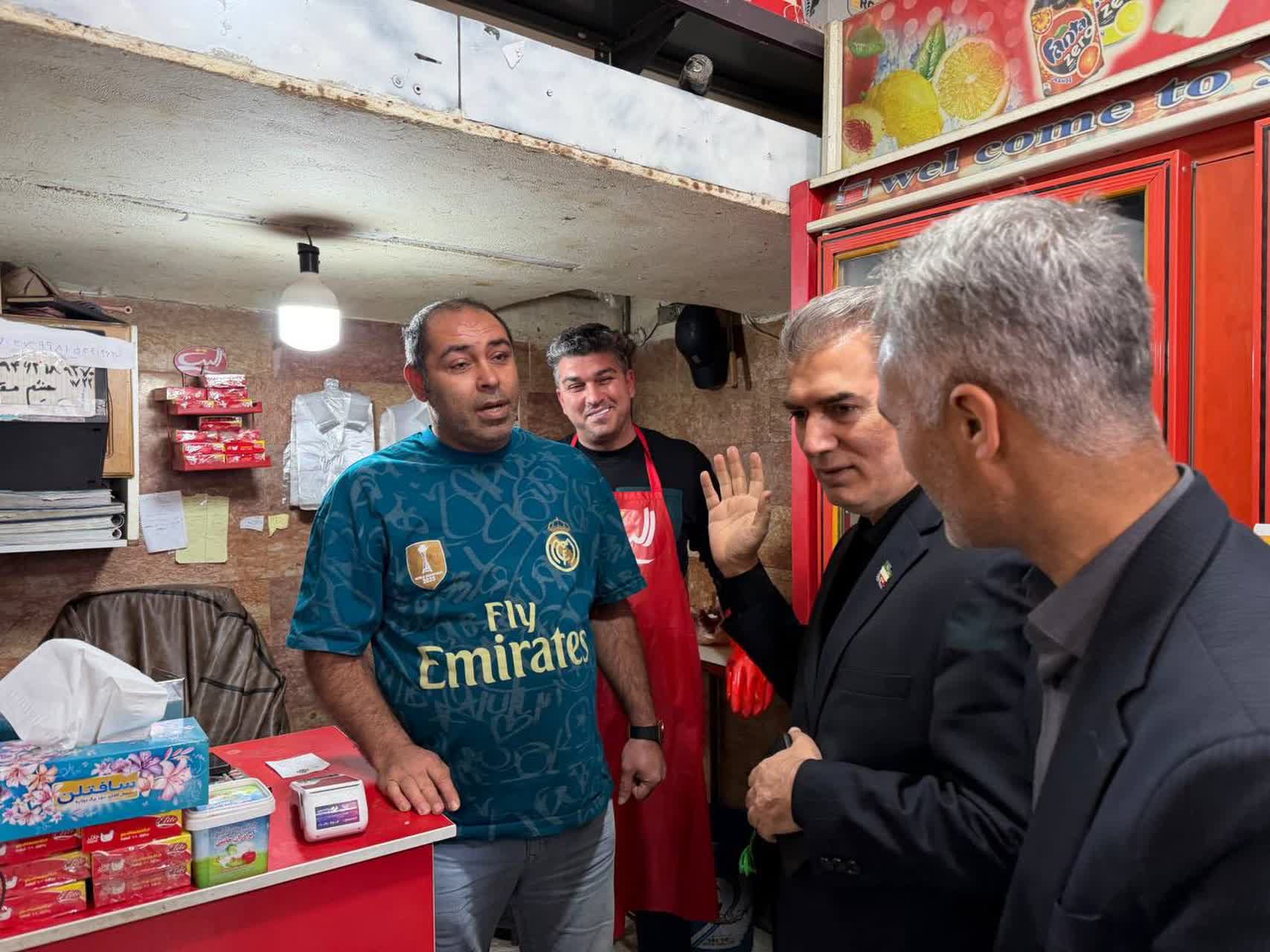 بازدید فرماندار و دادستان سلماس از بازار؛ برخورد با متخلفان و تقدیر از کسبه منصف