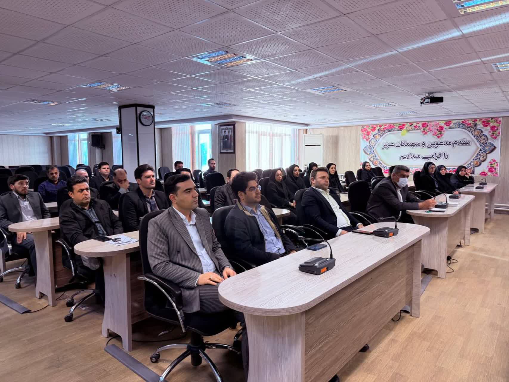 نشست همکاران مجموعه فرمانداری شهرستان سلماس با فرماندار این شهرستان برگزار شد.