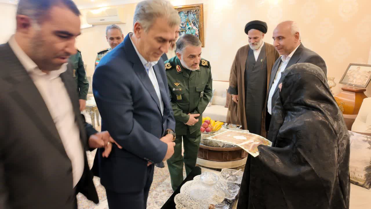 🌷 دیدار فرماندار سلماس و جمعی از مسئولان با خانواده‌های معظم شهدا