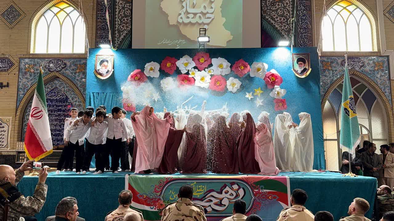 🇮🇷چهل و هفتمین فجر پیروزی🇮🇷  🔹گروه سرود «مکتب‌الشهدا» سلماس با حضور در مصلای امام خمینی(ره) این شهرستان به اجرای برنامه‌ای معنوی و تأثیرگذار در وصف حضرت صاحب‌الزمان(عج) پرداخت.