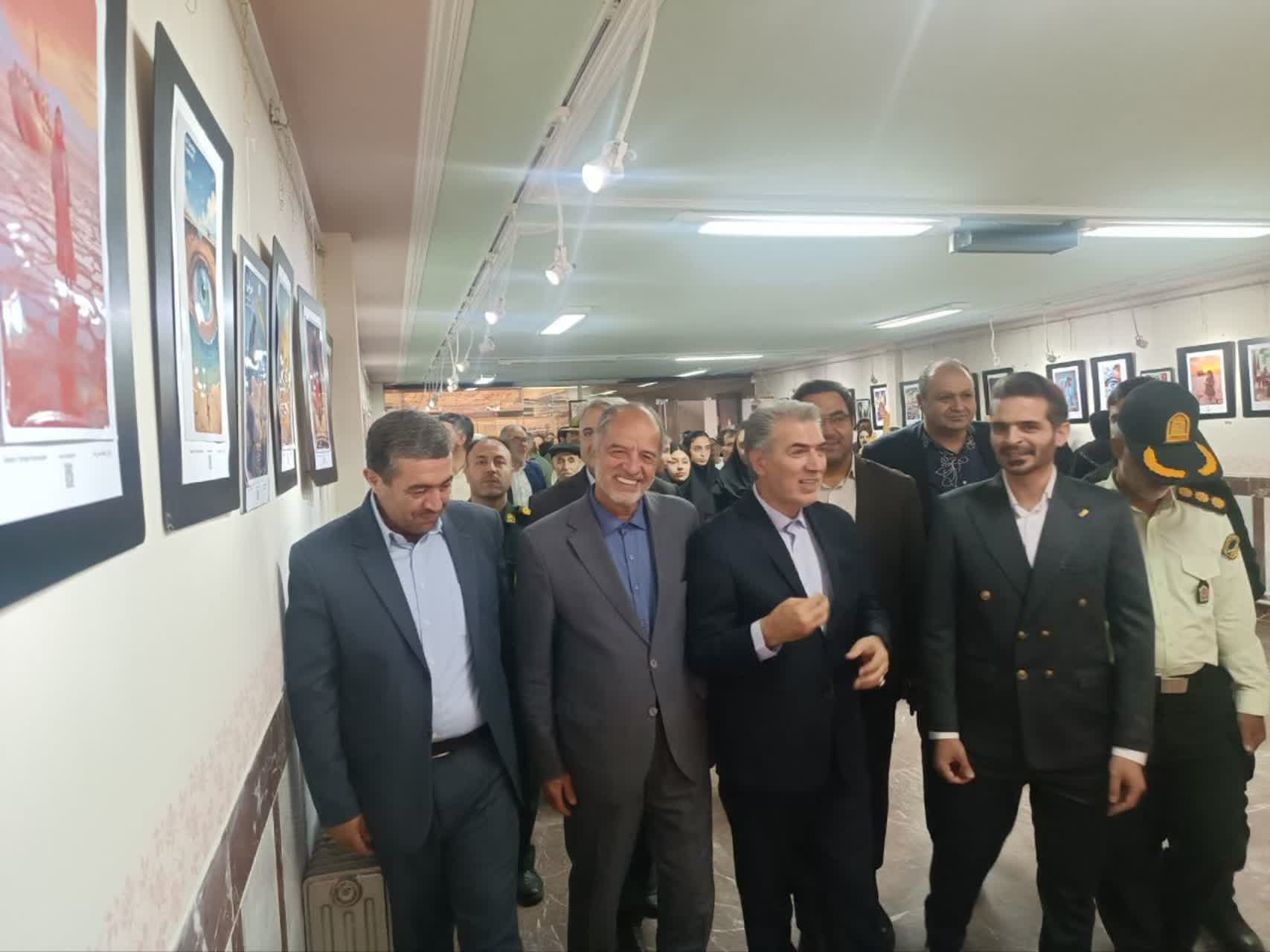 به مناسبت گرامیداشت هفته دفاع مقدس، نمایشگاه هنرهای تجسمی با عنوان «ذهن‌های زیبا» روز شنبه 29 شهریور با حضور علی علائی فرماندار سلماس و نماینده مردم در مجلس شورای اسلامی افتتاح شد.