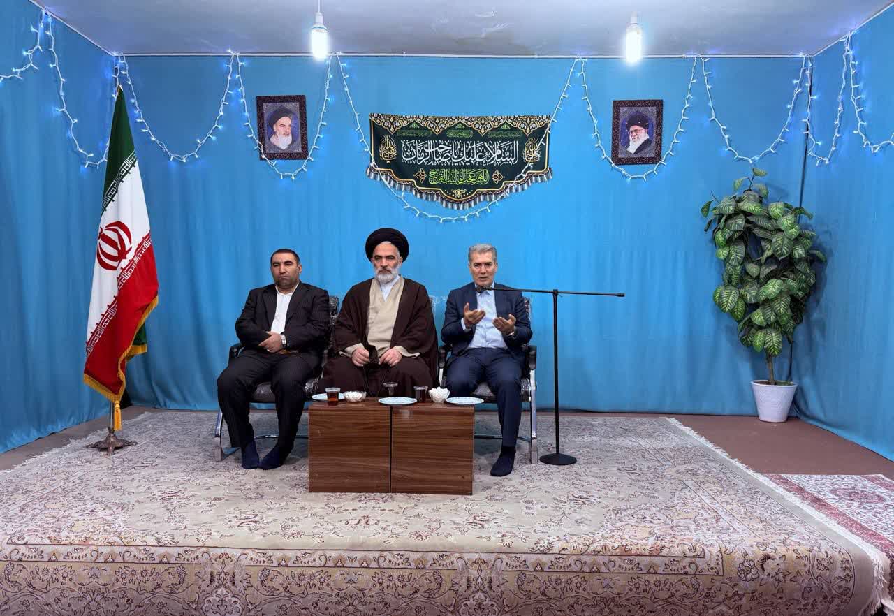 دیدار اعضای شورای تأمین و اداری شهرستان سلماس با امام جمعه محترم شهرستان بمناسبت آغاز دهه فجر انقلاب اسلامی