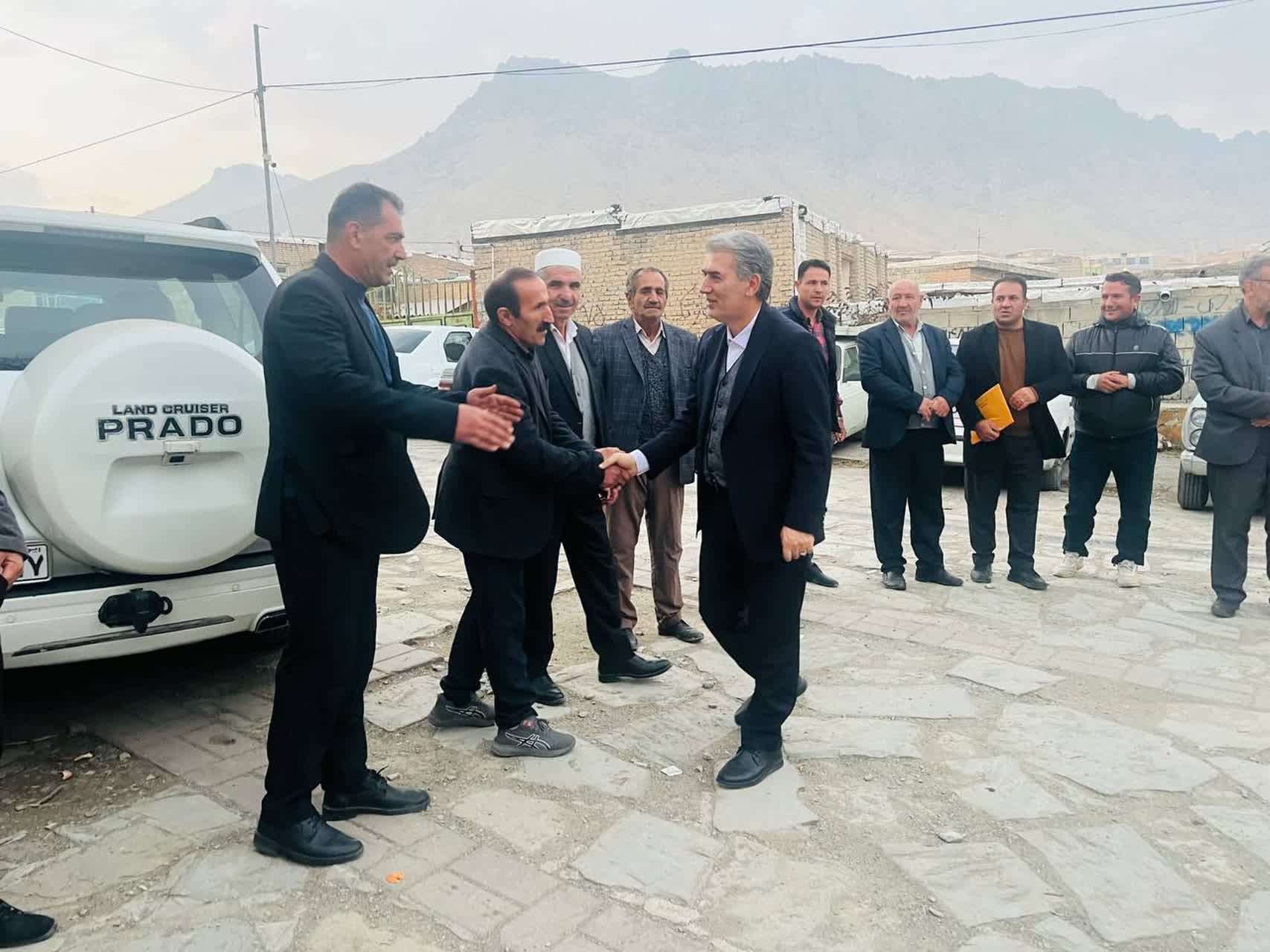 میز خدمت مدیران شهرستان سلماس با حضور علی علائی فرماندار این شهرستان در روستای آبگرم برگزار شد