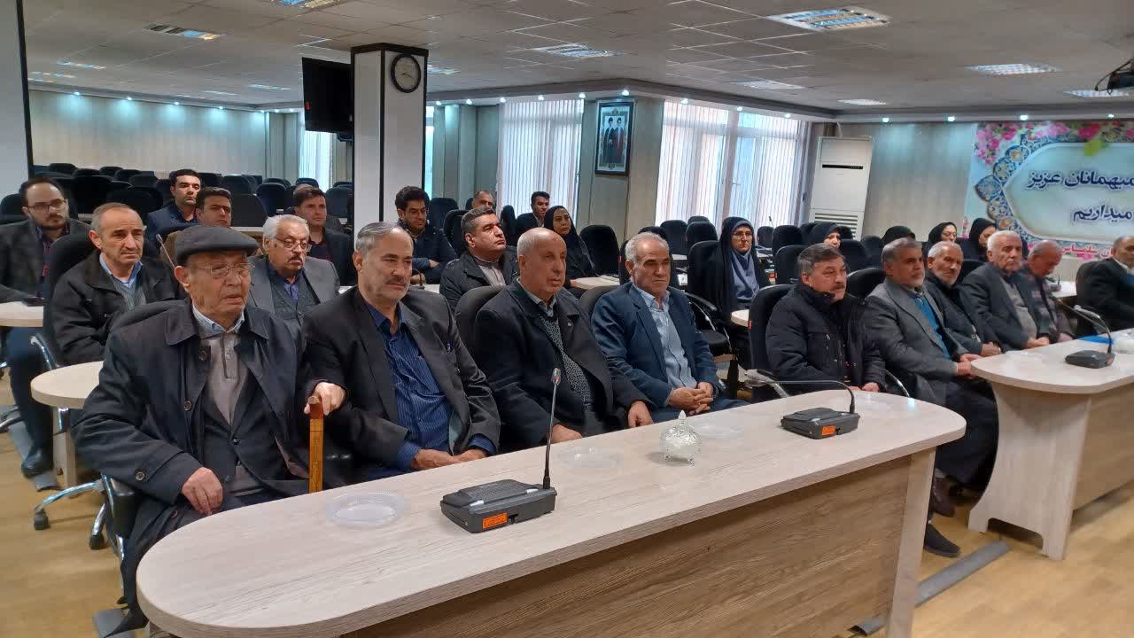 نشست صمیمی علی علائی فرماندار شهرستان سلماس با جمعی از همکاران بازنشسته و کارکنان فرمانداری برگزار شد