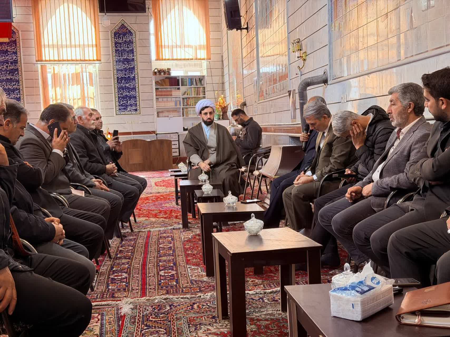 بازدید فرماندار و نماینده مردم شریف سلماس در مجلس شورای اسلامی از روستای سوره در قالب کاروان خدمت