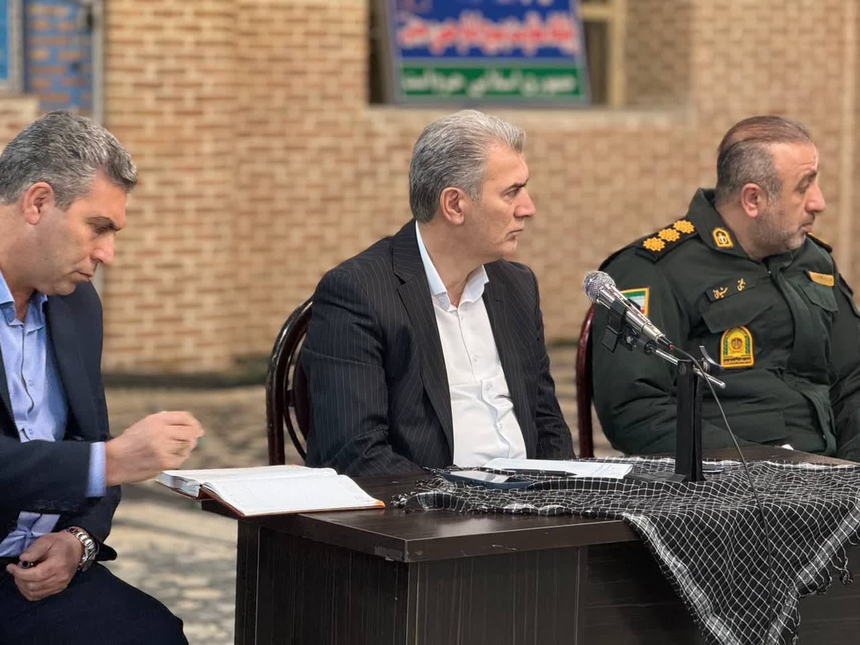 🔰 برگزاری میز خدمت جهادی در سلماس با حضور فرماندار و پاسخگویی مستقیم به مطالبات مردمی