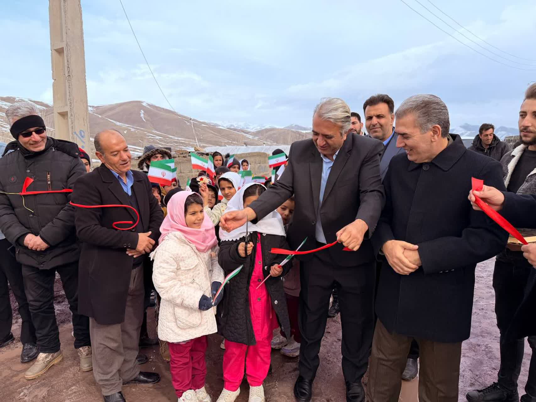 🇮🇷چهل و هفتمین فجر پیروزی🇮🇷  بهره‌برداری از 64 پروژه عمرانی دهیاری‌های بخش کوهسار در نیمسال دوم 1404  با تلاش دهیاری‌ها و پیگیری بخشداری کوهسار مجموعه‌ای از پروژه‌های عمرانی و خدماتی نیمسال دوم سا