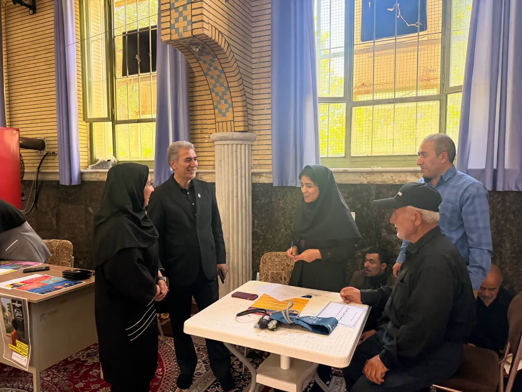 🔹 علی علائی فرماندار شهرستان با حضور در مصلای امام خمینی (ره) و همزمان با برگزاری آیین عبادی ـ سیاسی نماز جمعه، از میزهای ارتباطات مردمی دستگاه‌های اجرایی بازدید کرد.