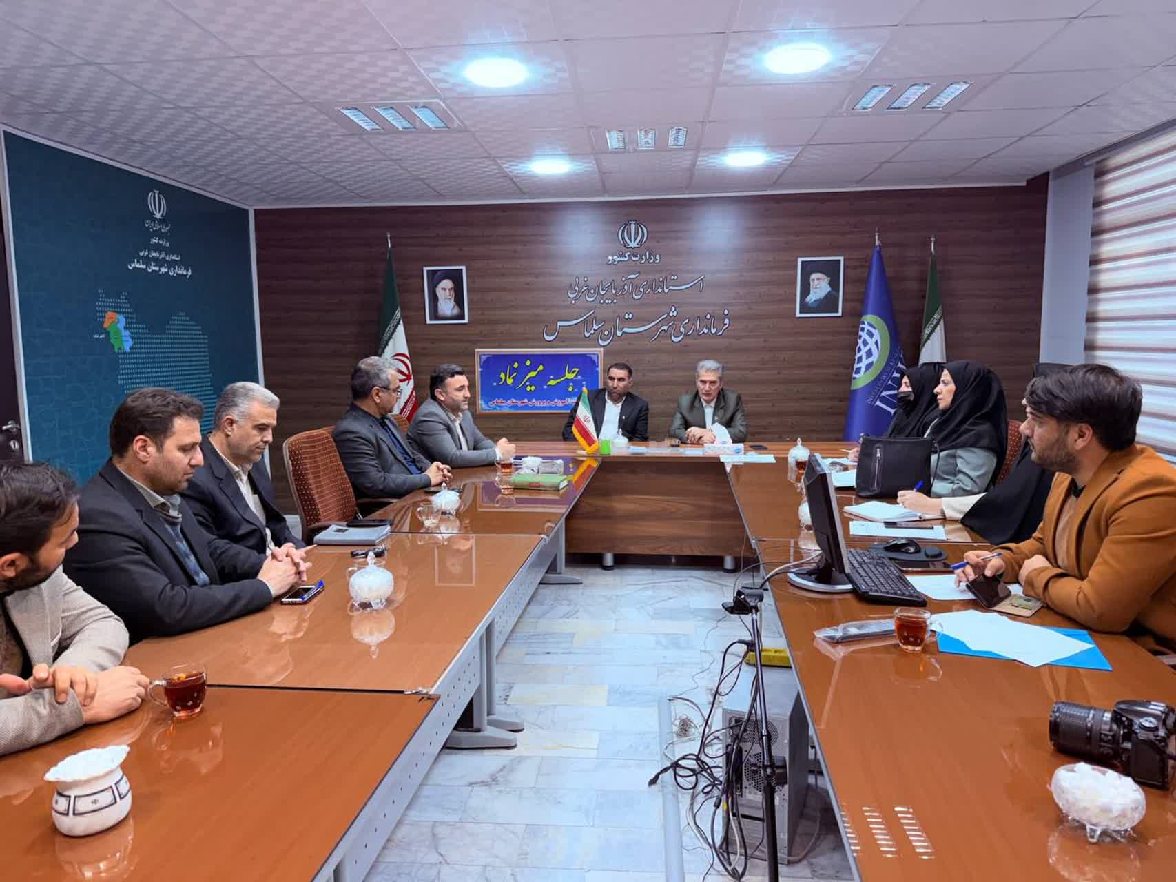 جلسه «میز نماد» آموزش و پرورش شهرستان سلماس با حضور مسئولان شهرستانی در سالن جلسات شهید سلیمانی فرمانداری برگزار شد.