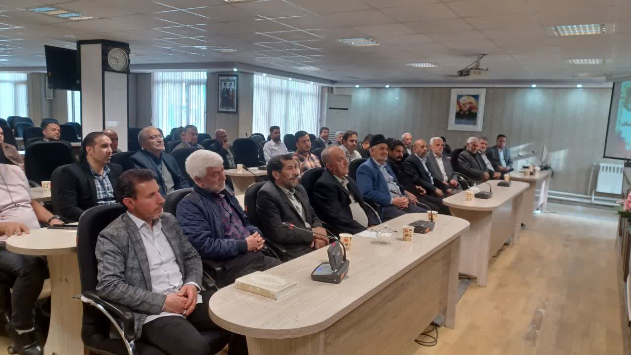 جلسه هماندیشی هیئت مدیره اتحادیههای صنفی و اصناف شهرستان سلماس