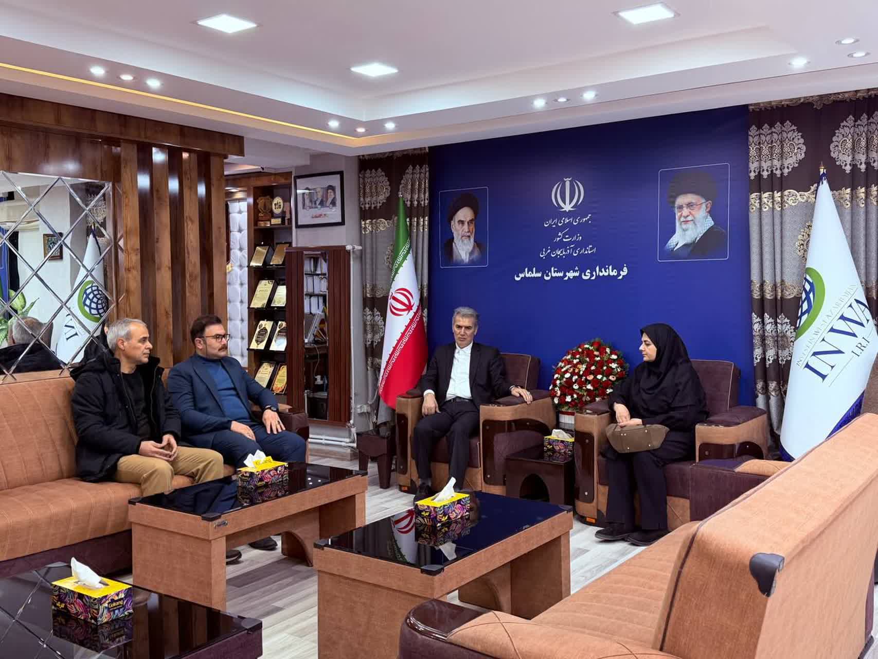 رییس و جمعی از کارکنان اداره منابع طبیعی شهرستان سلماس با فرماندار این شهرستان دیدار و گفت‌وگو کردند.