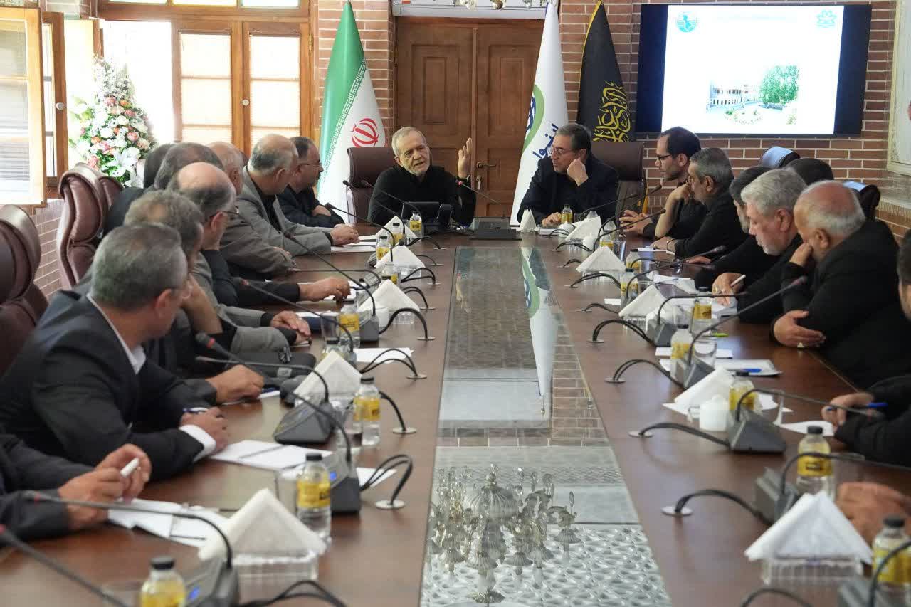 با حضور رئیس‌جمهور انجام شد؛ برگزاری جلسه بررسی روند پیشرفت احیای دریاچه ارومیه