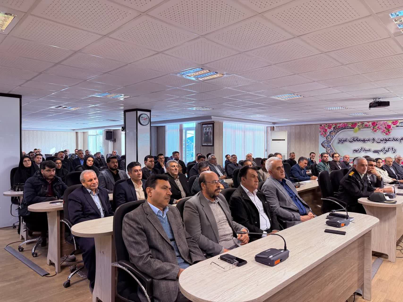 🔹 جلسه توجیهی نامزدهای انتخابات هفتمین دوره شوراهای اسلامی شهرهای سلماس و تازه‌شهر به ریاست علائی فرماندار شهرستان سلماس و با حضور دادستان عمومی و انقلاب، اعضای هیأت اجرایی و هیأت نظارت در سالن شهید